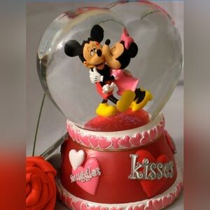 Vintage Mickey Loves Minnie Snowglobe